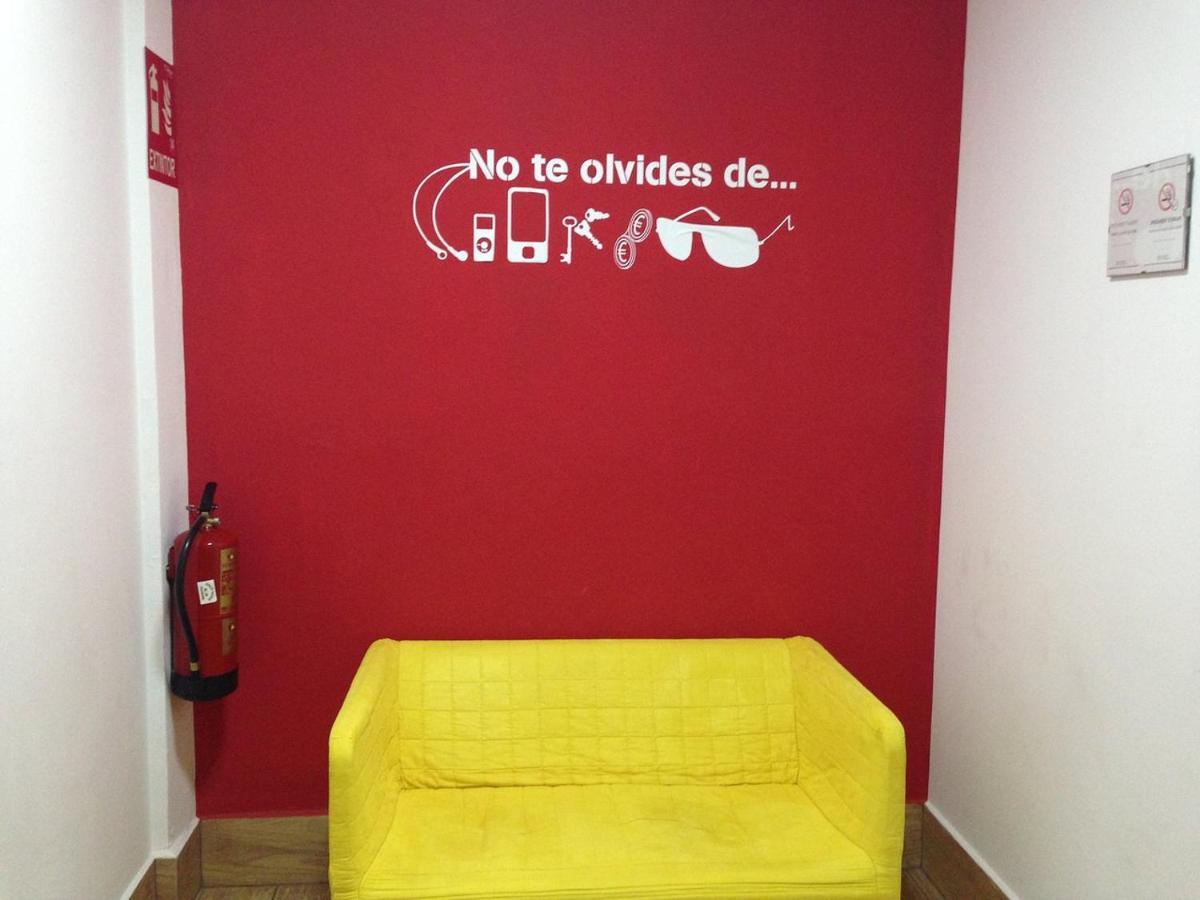 Break N Bed Hostel Barcelona Exterior photo